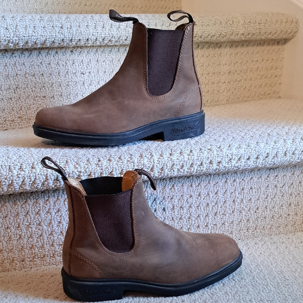Blundstone Chisel Toe Original Slip On Chelsea Boot. Brown